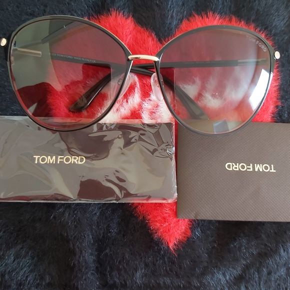 Brand new Sunglasses - Picture 2 of 4